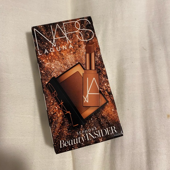 Skincare and makeup bundle - Picture 2 of 13